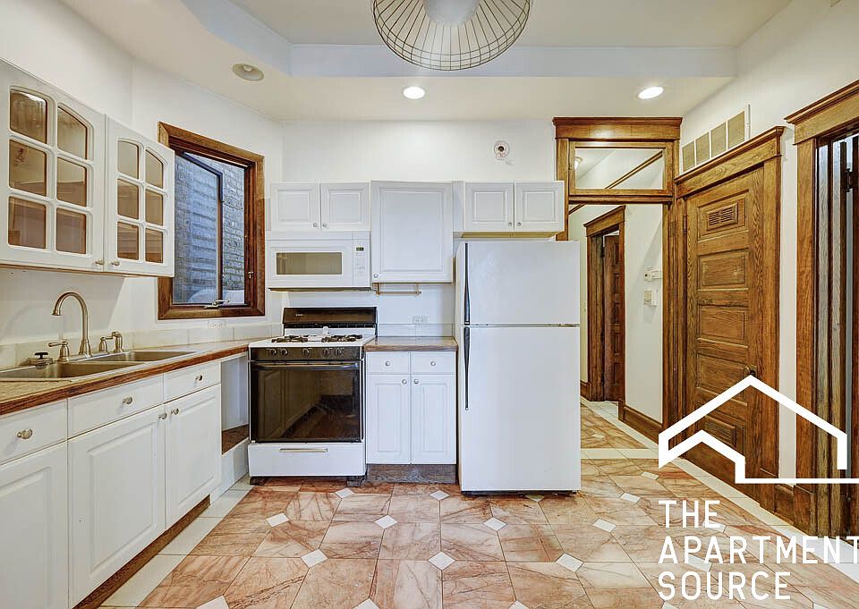1st image of 1467 N Milwaukee Ave APT 2R