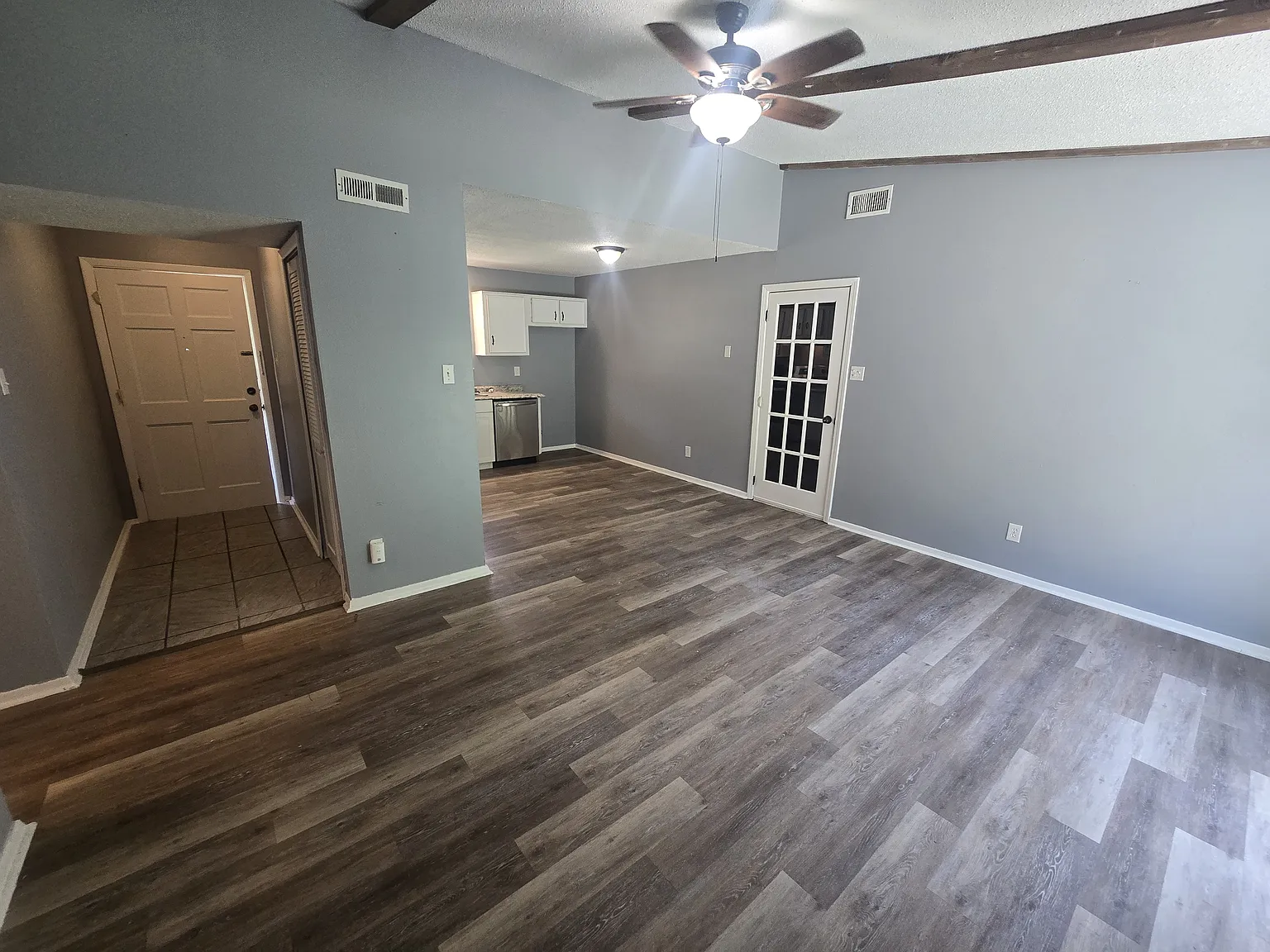3-Bedroom 1.5 Bathroom Home — Photo 4
