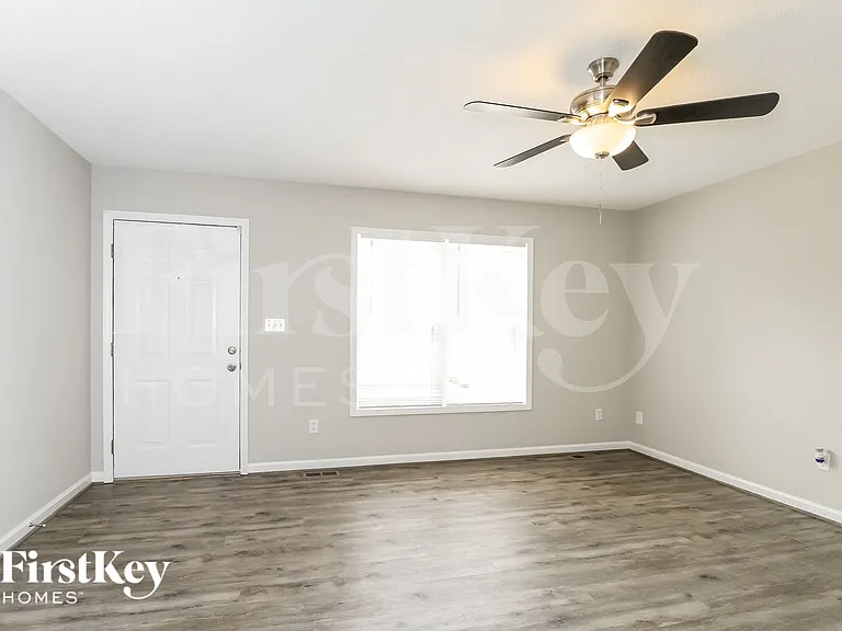 2200 Emerald Creek Ct — Photo 3