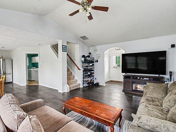 4th image of 722 Berlander Dr