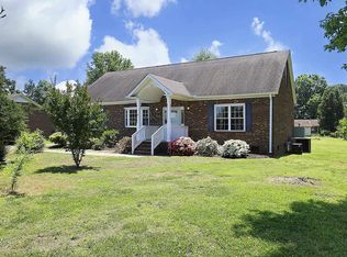 302 Stratford Dr, Mebane, NC 27302