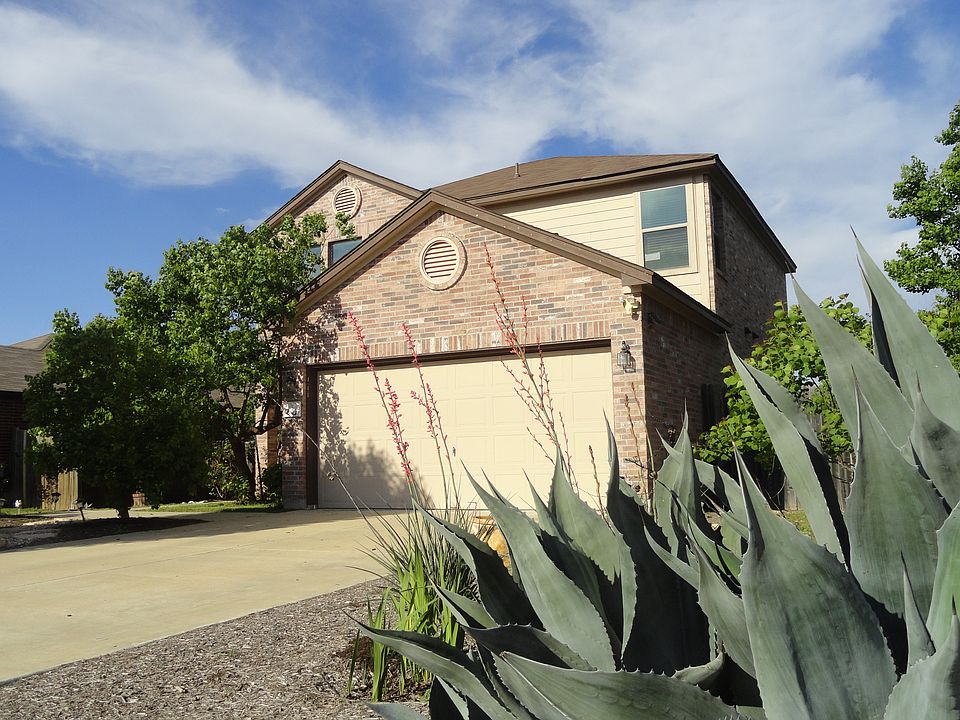 1st image of 208 Deercreek Ln