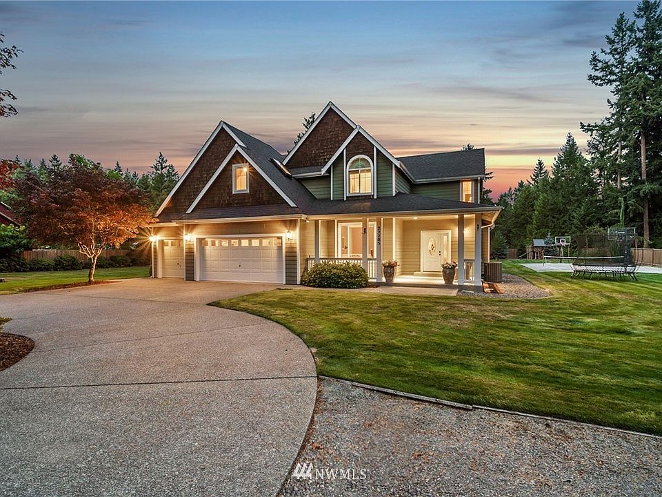 Just what you have been looking for! Beautiful home on an expansive and manicured 1.15 acres. 