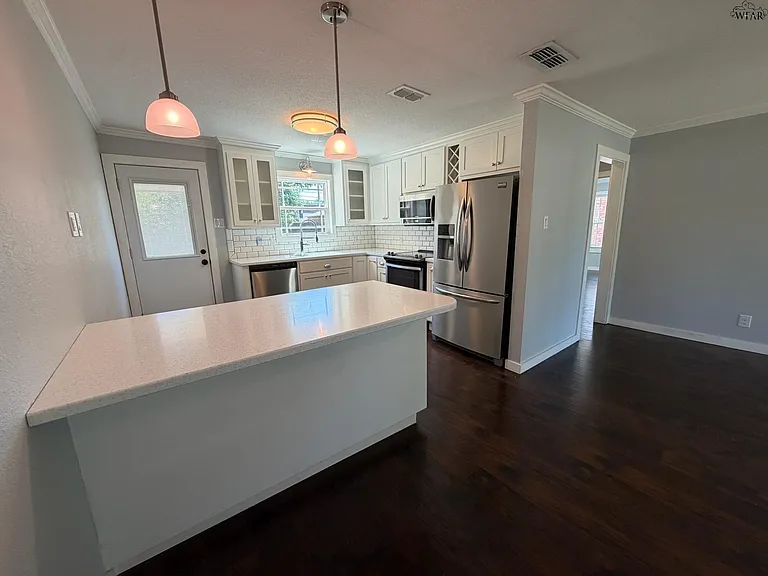 515 E Inwood Dr — Photo 4