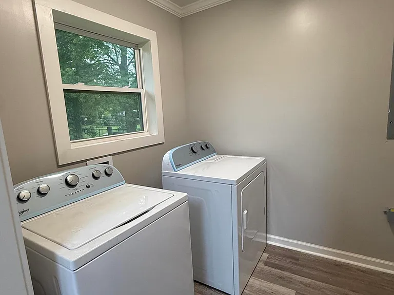 3618 E Admiral Doyle Dr — Photo 10