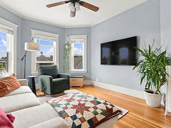 2nd image of 17 Victoria St #3