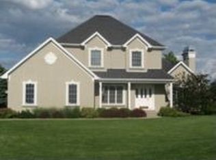 8649 Oakmont Rd, Bloomington, IL 61704