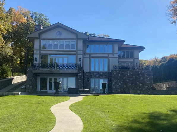 1100 South Lakeshore DRIVE #B, Fontana, WI 53125