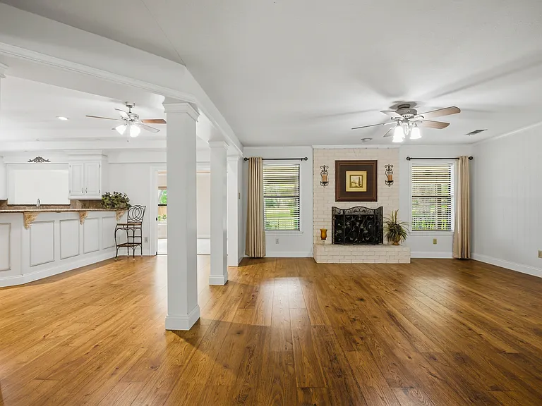 265 E Dove Rd — Photo 8
