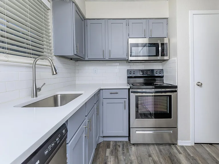 Blakely Apartments — Photo 5