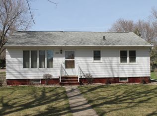 700 E Iowa Ave, George, IA 51237