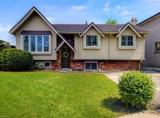 2 Ashwood Ct, Hamilton, ON L8E 3E1