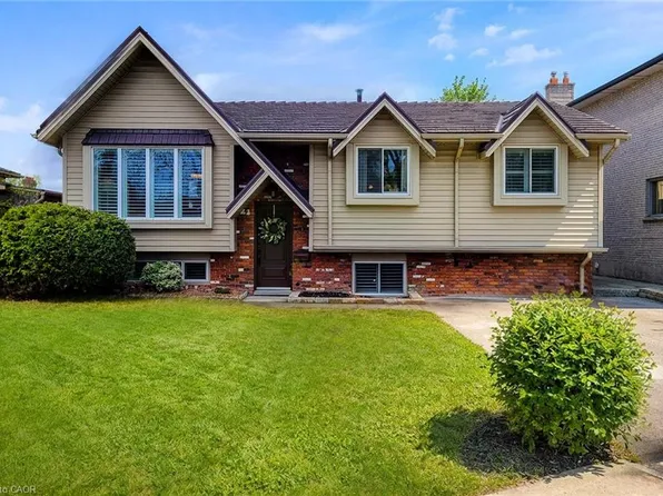 2 Ashwood Ct, Hamilton, ON L8E 3E1