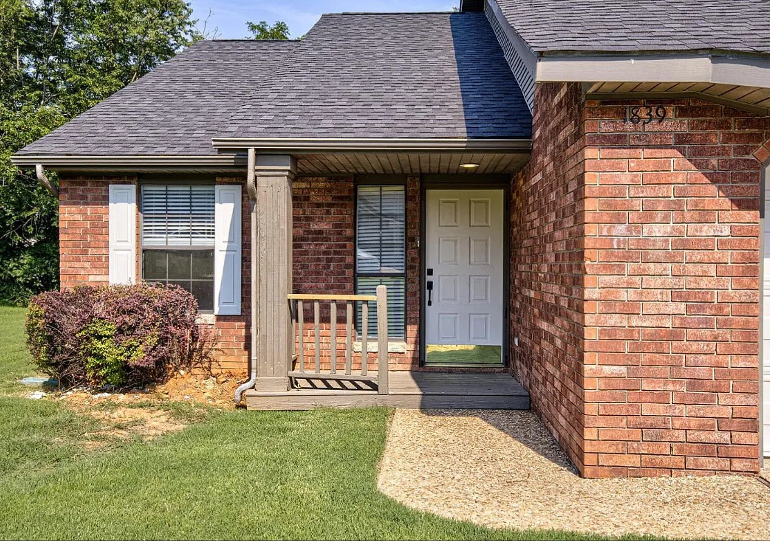Charming 3 bedroom 2 bath townhome in Fayetteville! — Photo 2