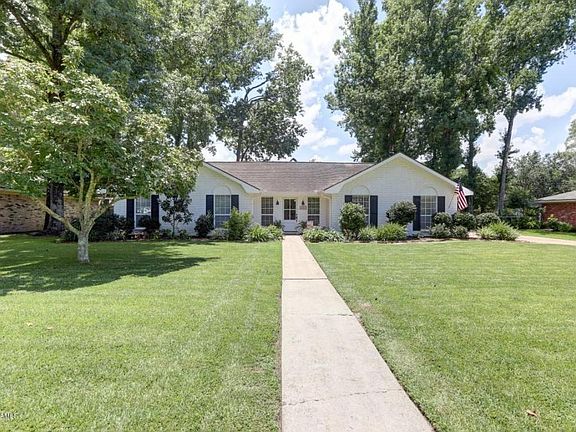 4th image of 215 Robinhood Cir