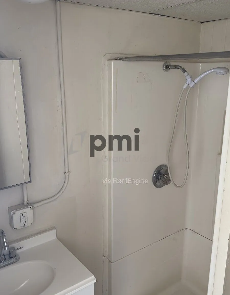 1 bed, 1.0 bath, $650 — Photo 2
