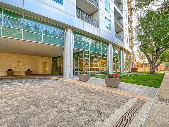 2nd image of 2207 E Bancroft St #706