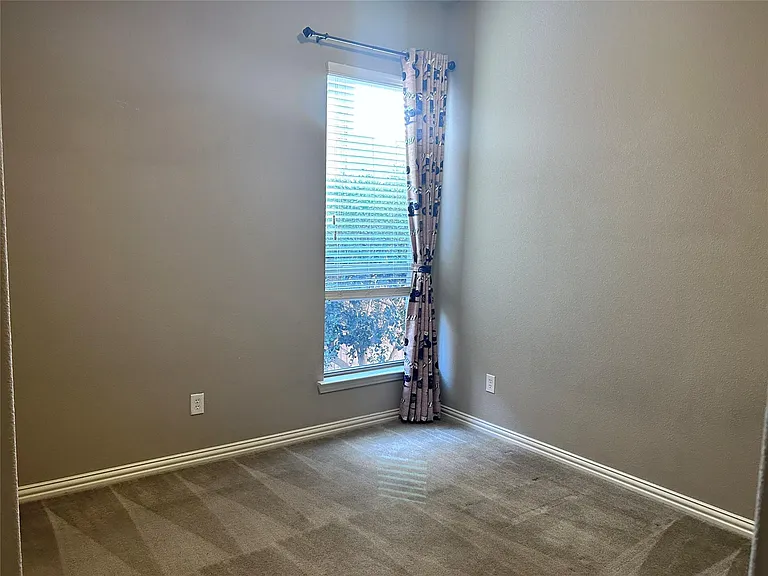 902 Panther Ln — Photo 10