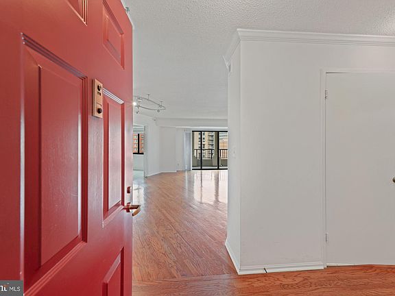 3rd image of 1600 N Oak St APT 1132