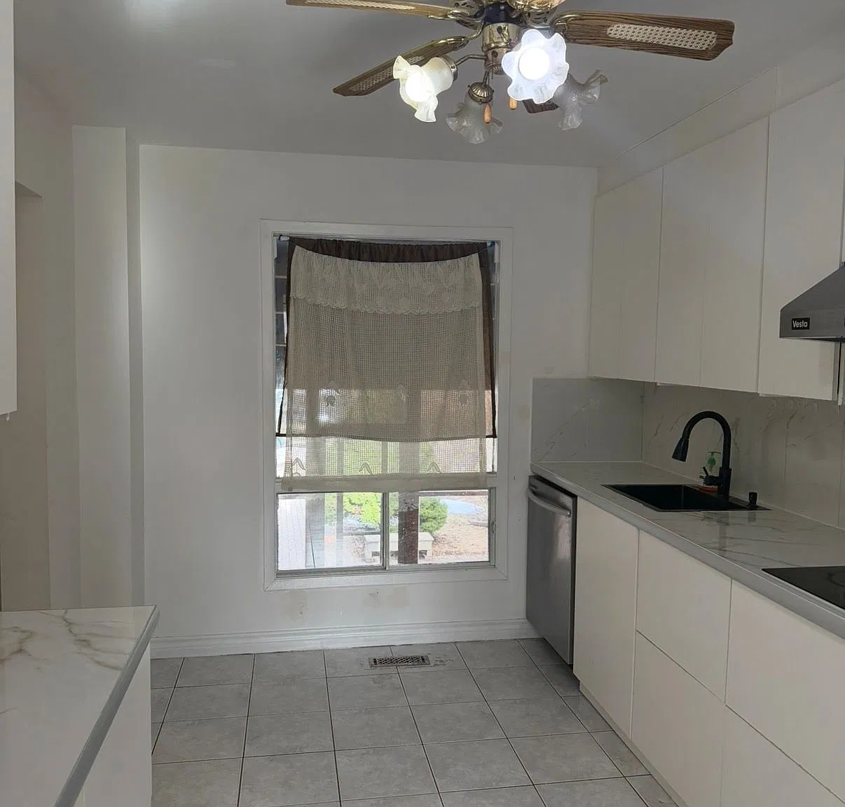 4 bed, $2,900 — Photo 4
