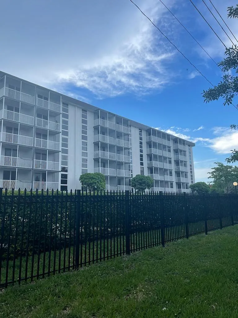 16950 W Dixie Hwy — Photo 1