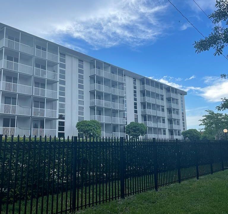 1st image of 16950 W Dixie Hwy APT 333
