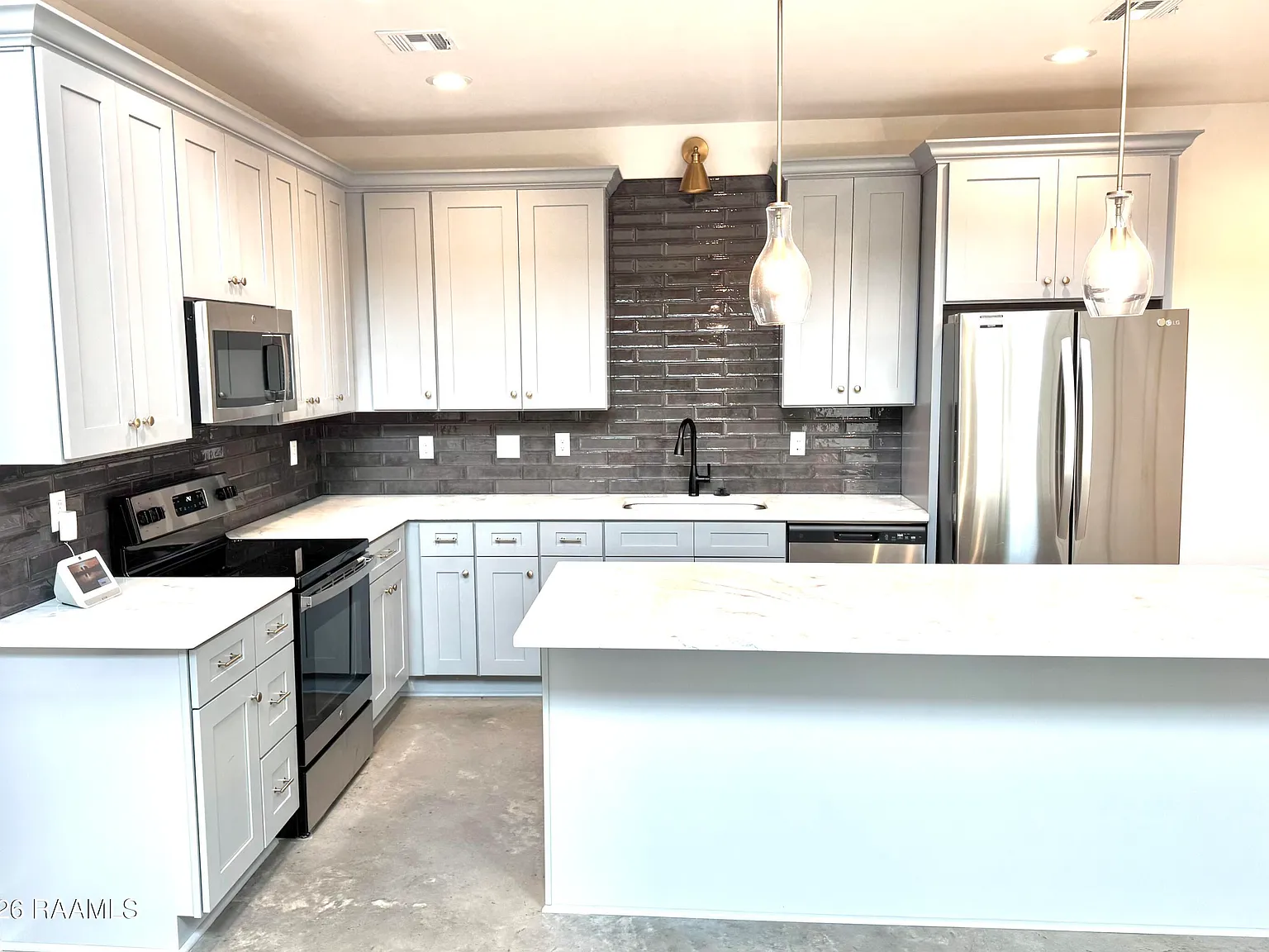 2 bed, 2.5 bath, 1432 sqft, $1,950 — Photo 3