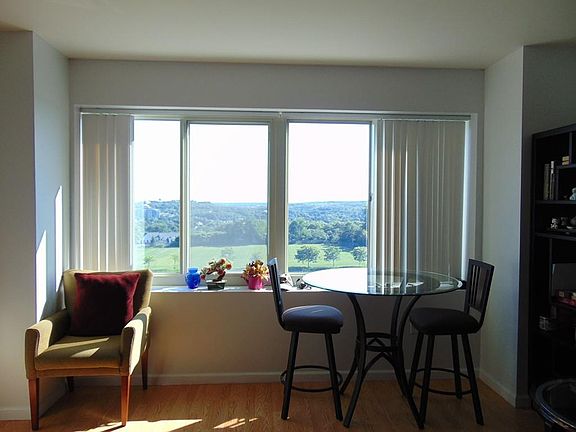 3rd image of 1 Cityview Ln Unit 810