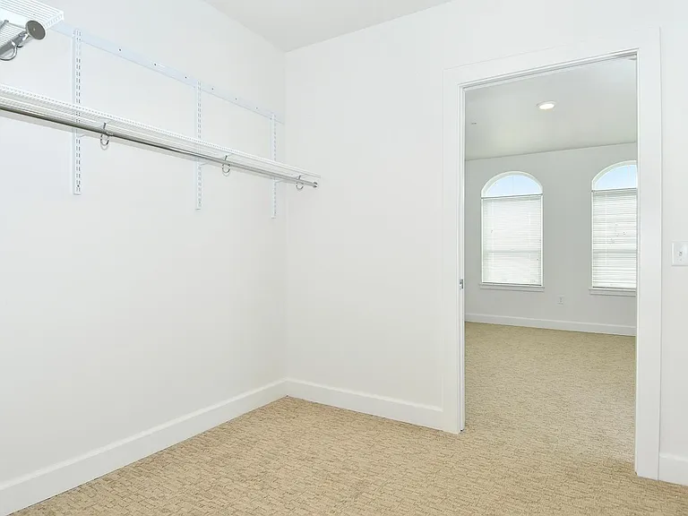 21 Astor — Photo 23