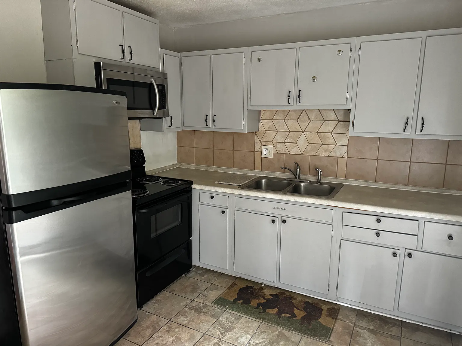 4815 Highlake Dr — Photo 1