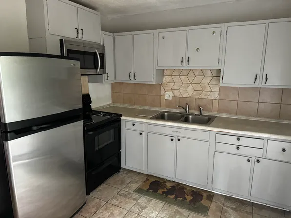 4815 Highlake Dr, Charlotte, NC 28215