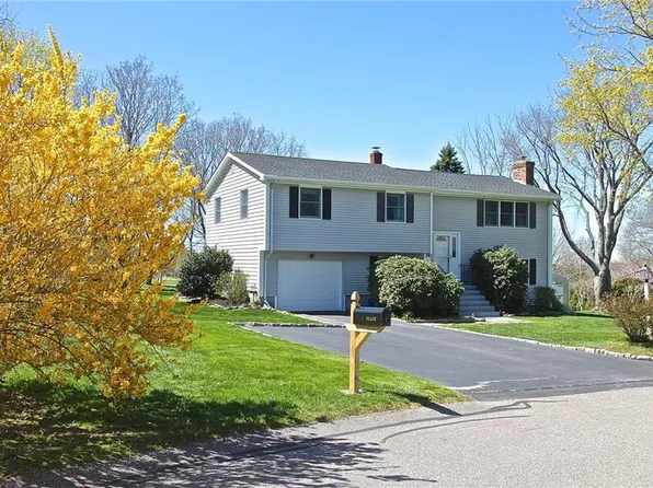 5 Osage Dr, Middletown, RI 02842