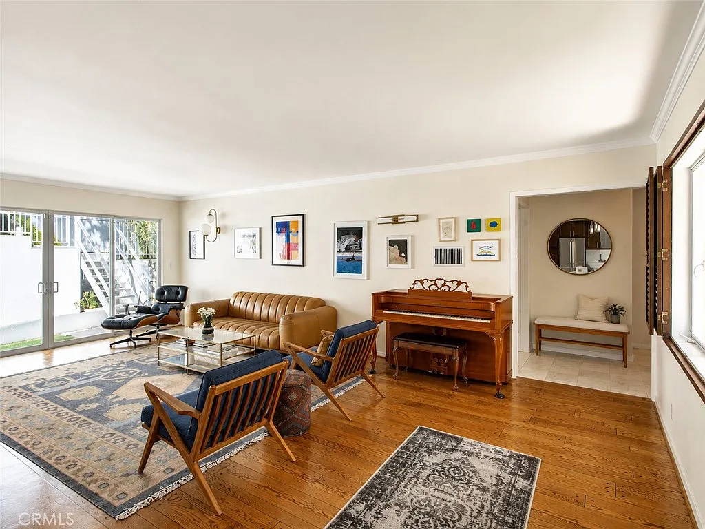 3 bed, 1820 sqft, $7,000 — Photo 2