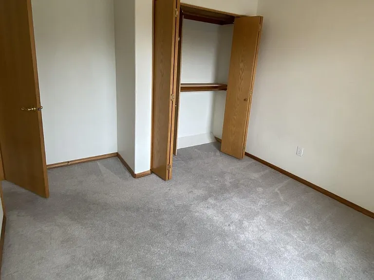 609 SE Paropa Pl — Photo 9