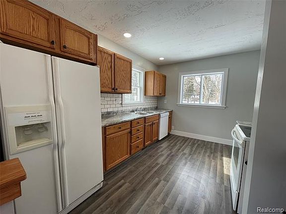3rd image of 6166 Briggs Ave