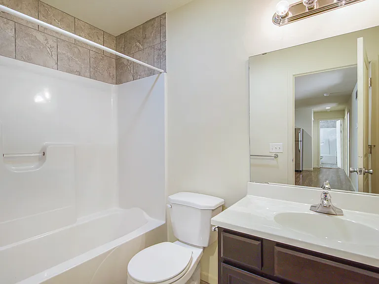 2643 Redwood Ave — Photo 15