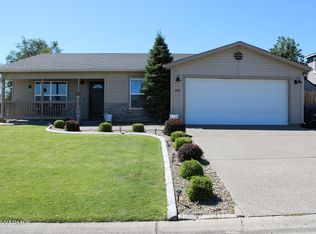 6700 Crestfields Rd, Yakima, WA 98903