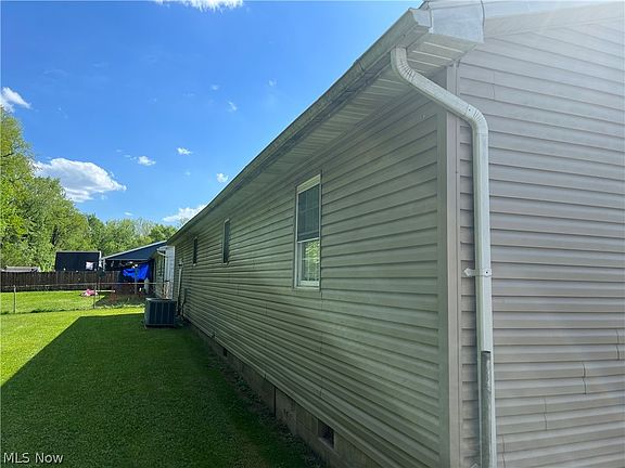 5th image of 1571 E Poplar St