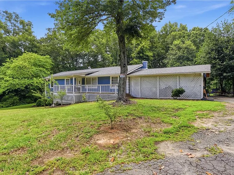 1370 Blackwell Rd — Photo 2