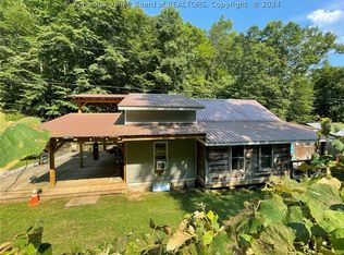 38 Lightning Ln, Procious, WV 25164