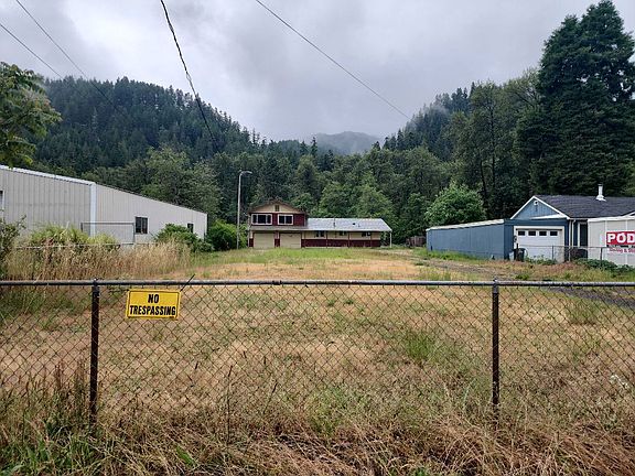 2nd image of 47586 Riverview St