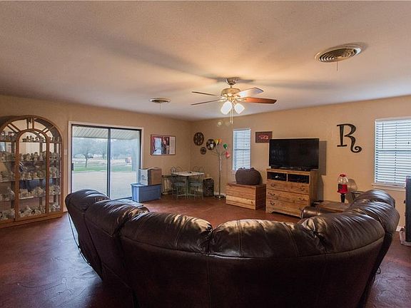 5th image of 209 Live Oak Ln
