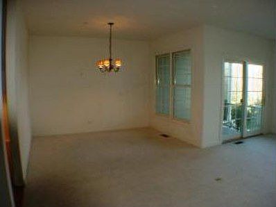 2nd image of 1906 Lynn Cir