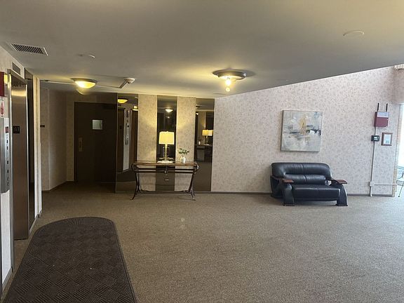 4th image of 18400 Cherry Creek Dr APT 105