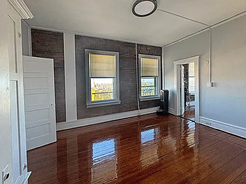Carolina Apartments — Photo 10