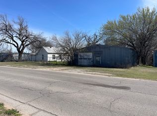 1009 S 3rd St, Chickasha, OK 73018