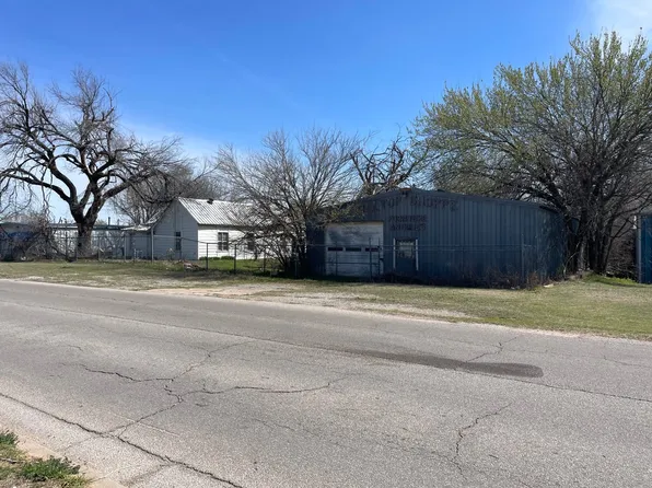 1009 S 3rd St, Chickasha, OK 73018