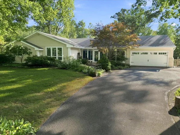 8811 Ainsworth Rd, Hobart, IN 46342