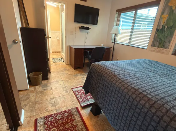 301 Broadway, Costa Mesa, CA 92627