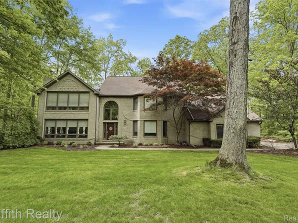 2018 Pine Hollow Trl, Brighton, MI 48114